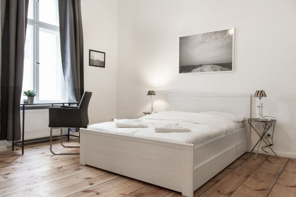 4 Rooms with Balcony near Turmstraße – image 3