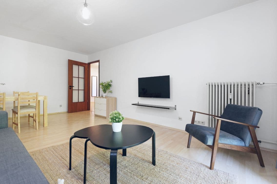 4 Rooms with Balcony near U-Residenzstr. – image 3