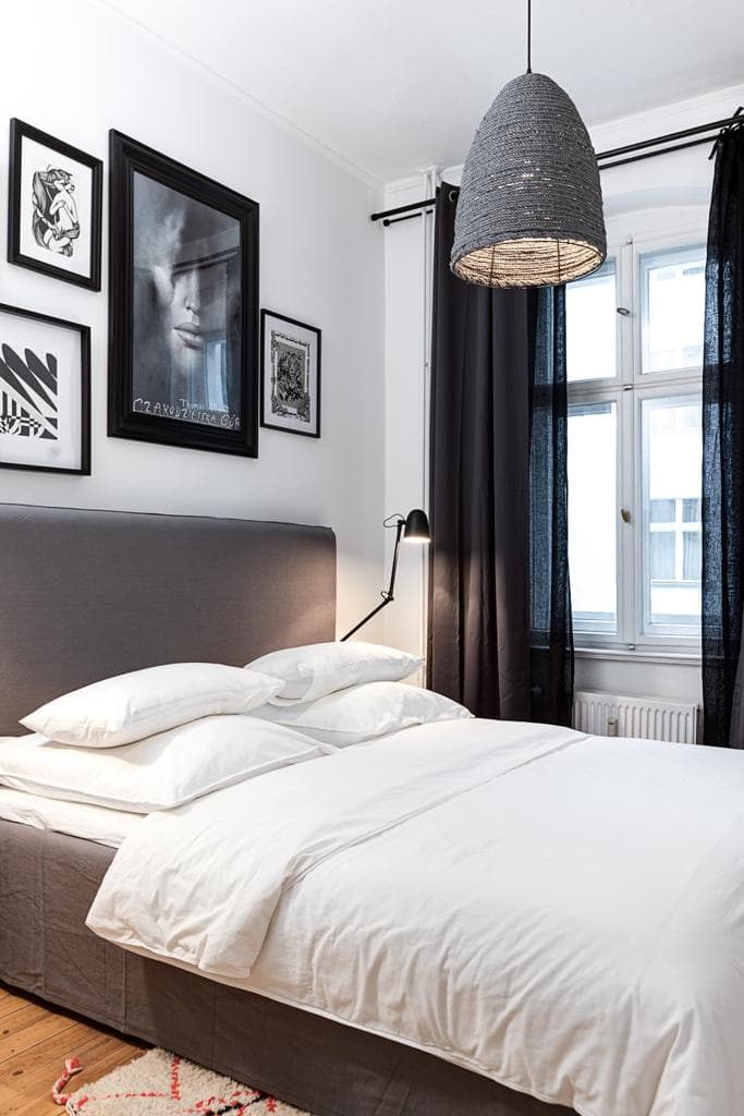 Charming Refurbished 2-Room Apartment with Balcony near Mauerpark, Prenzlauer Berg - image 2