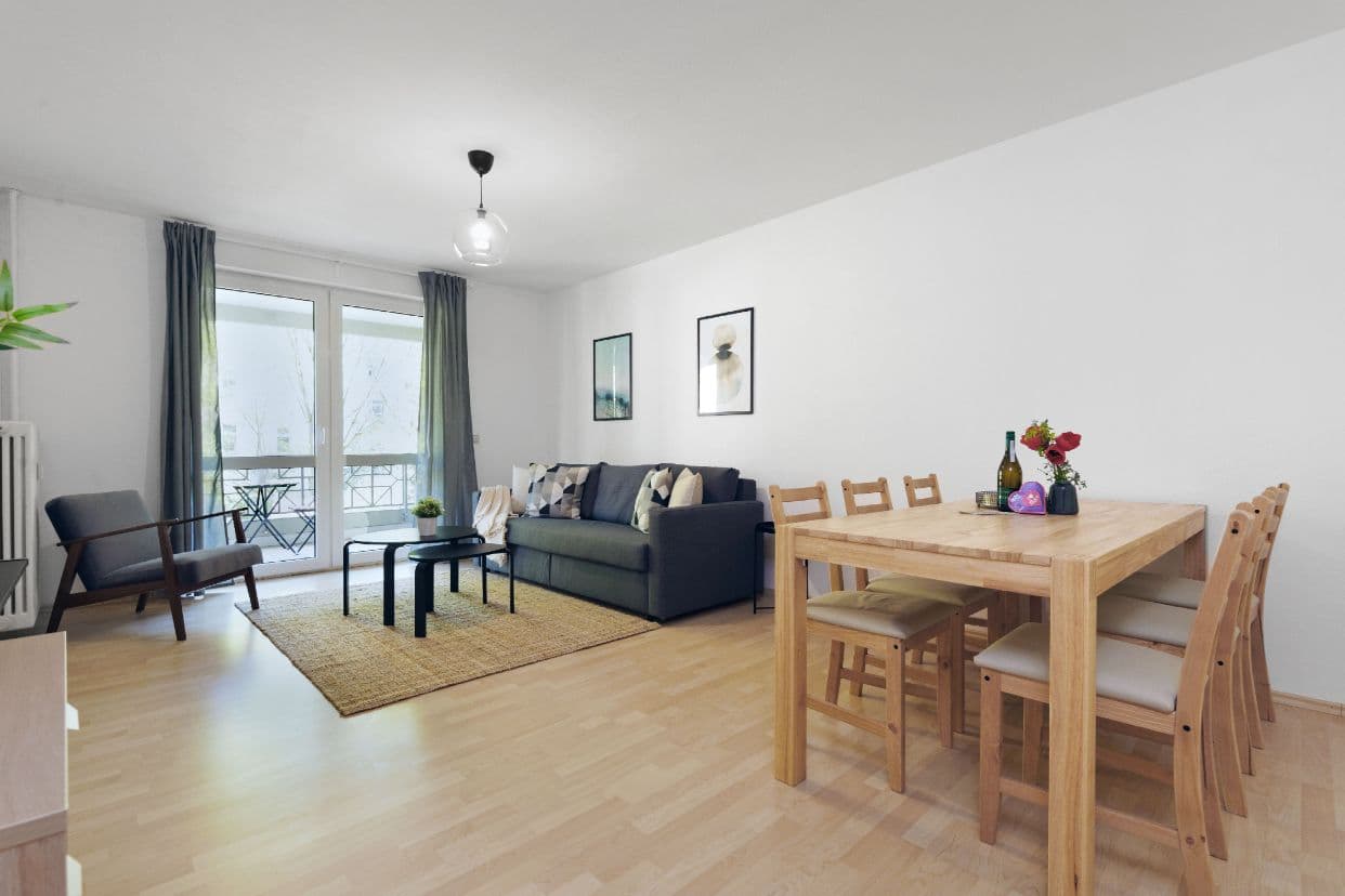 4 Rooms with Balcony near U-Residenzstr. – image 1