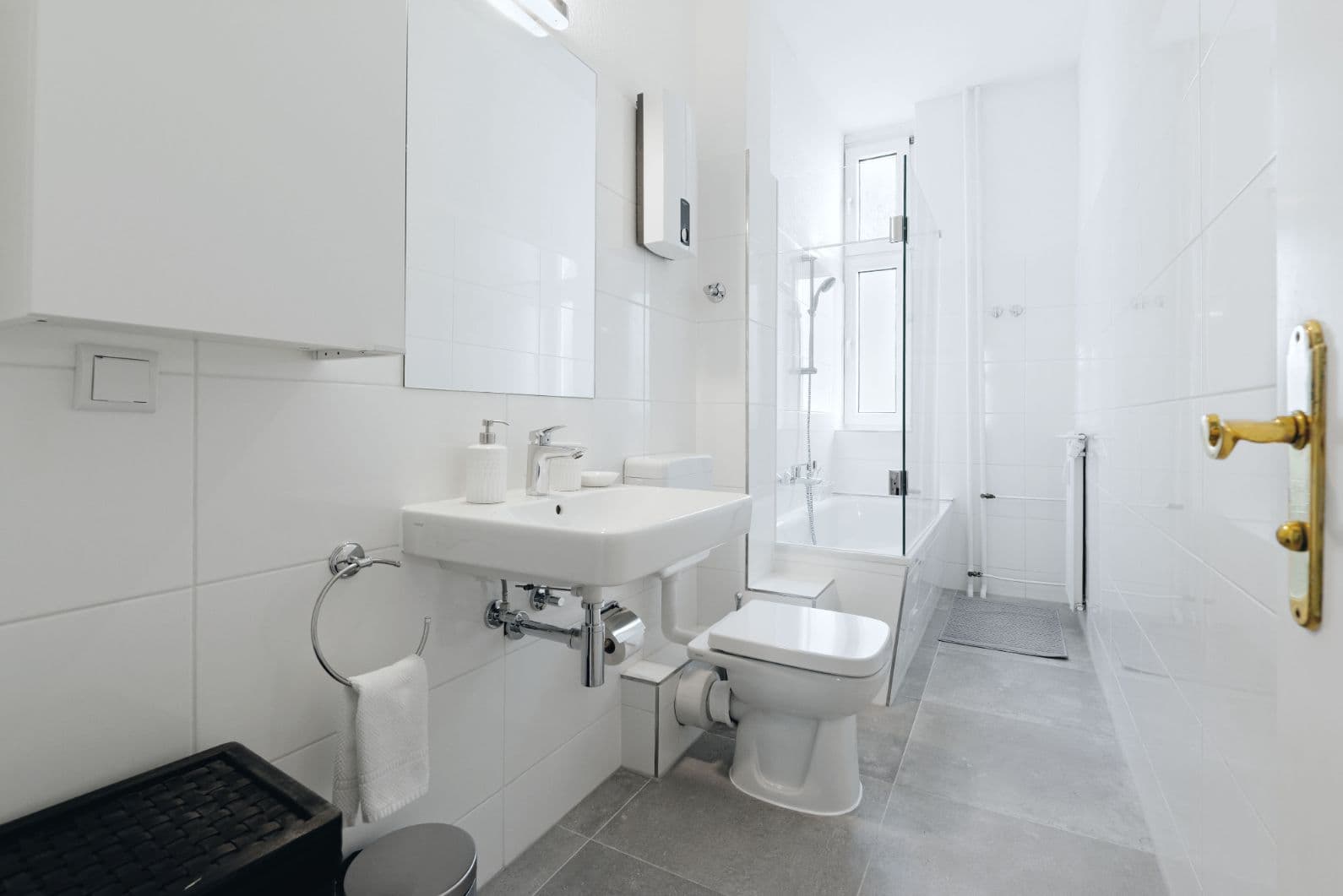 2 Rooms with Balcony in Charlottenburg – image 11
