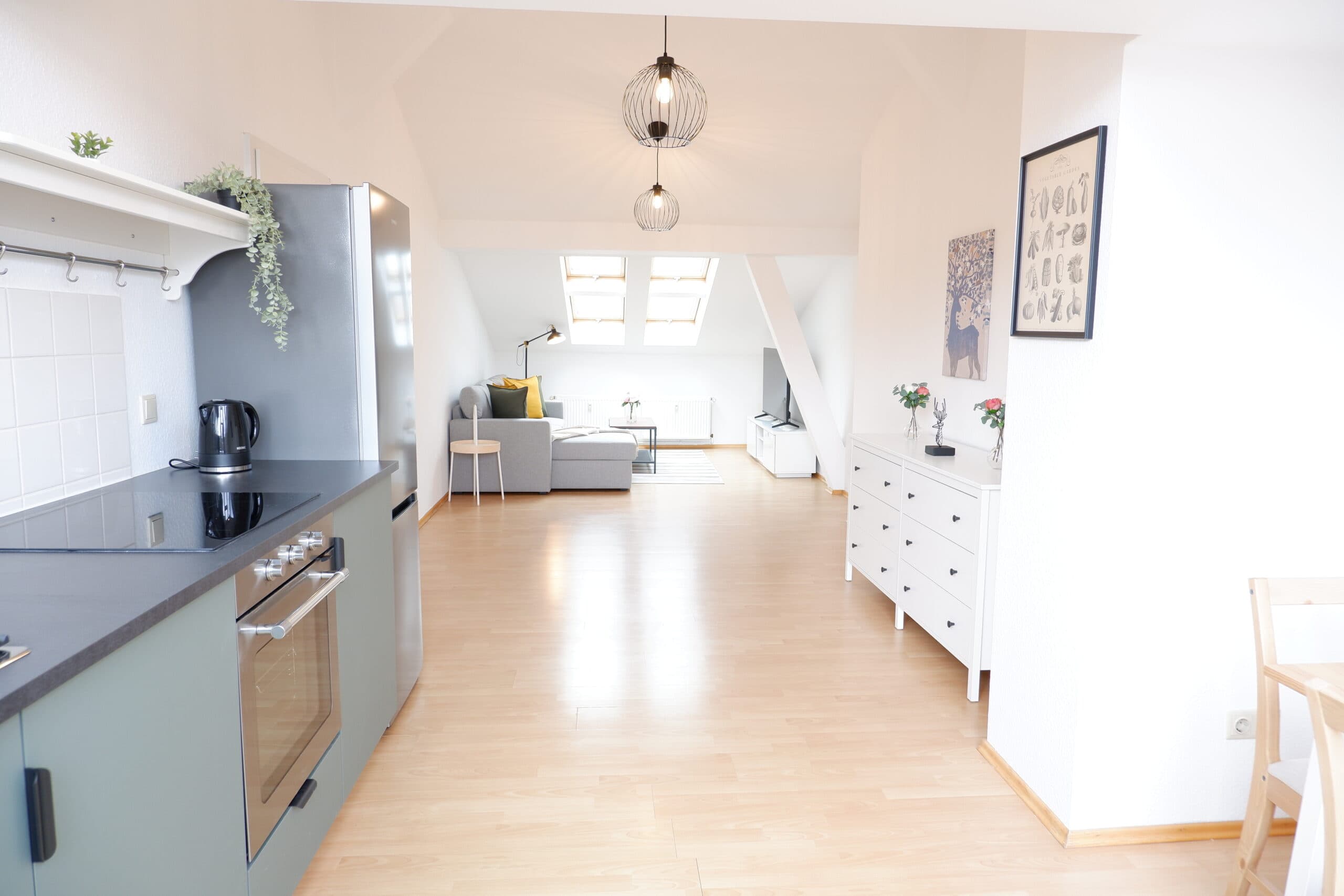 Stylish renovated one-bedroom rooftop apartment in the vibrant Kreuzberg district – image 18