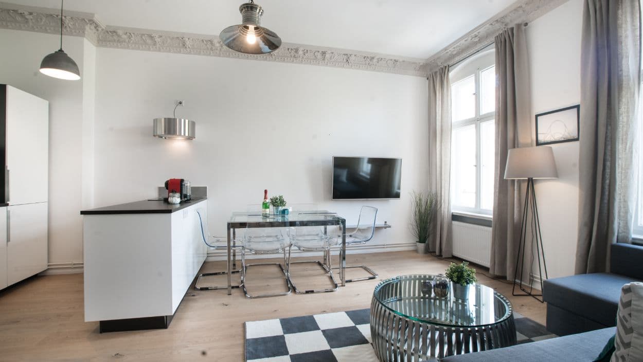 3 Rooms with Balcony in Schöneberg – image 2