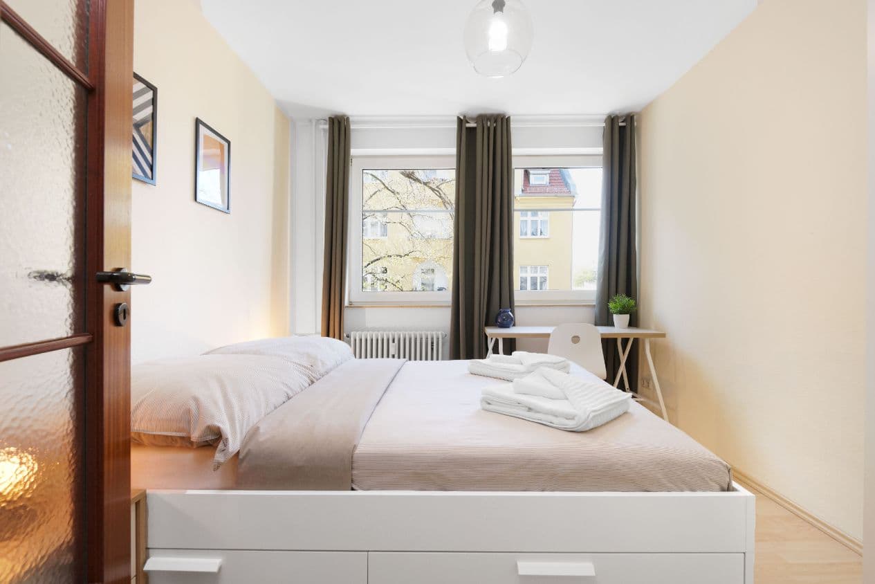 4 Rooms with Balcony near U-Residenzstr. – image 10