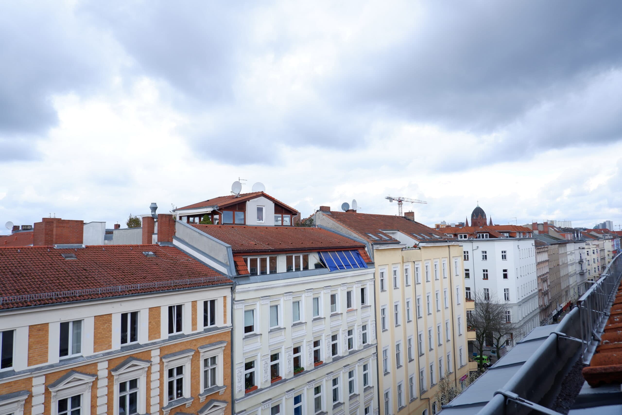 Stylish renovated one-bedroom rooftop apartment in the vibrant Kreuzberg district – image 5