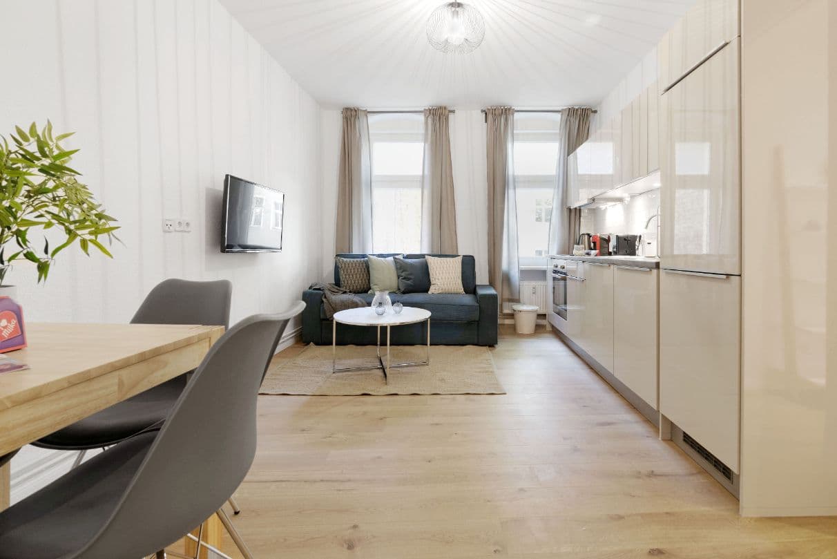 3 Rooms near Westhafen (Moabit) – image 9