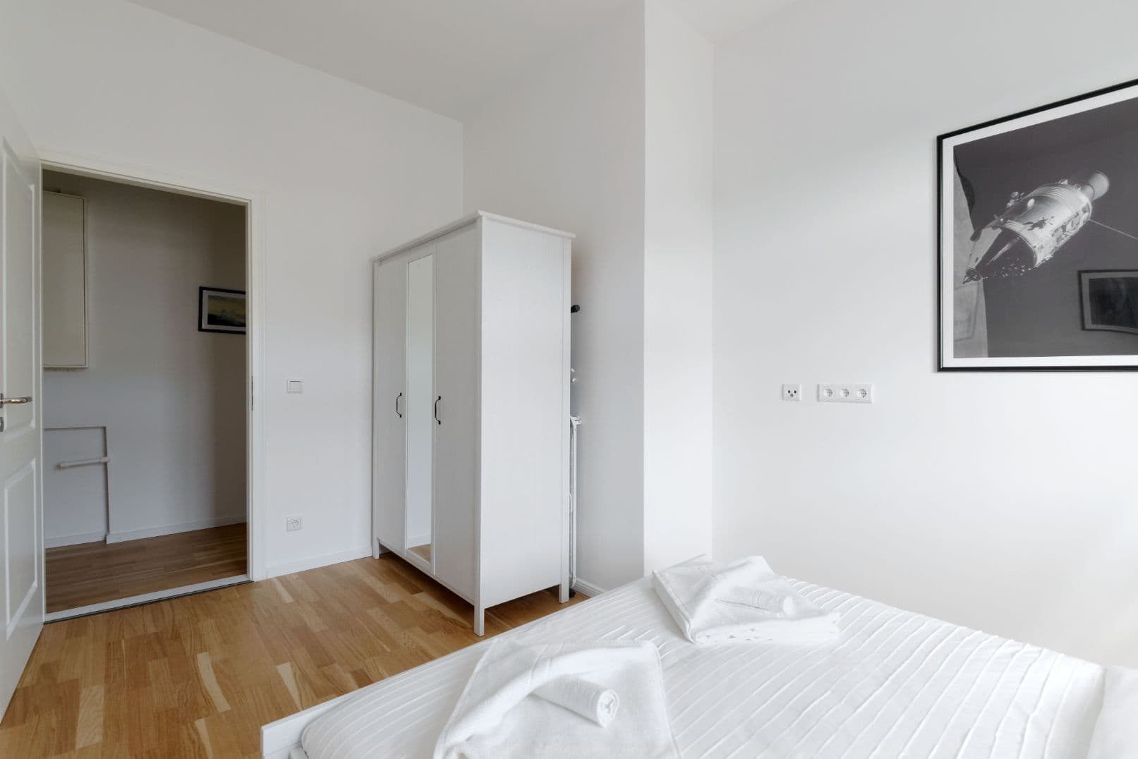 2 Rooms with Balcony in Charlottenburg – image 4