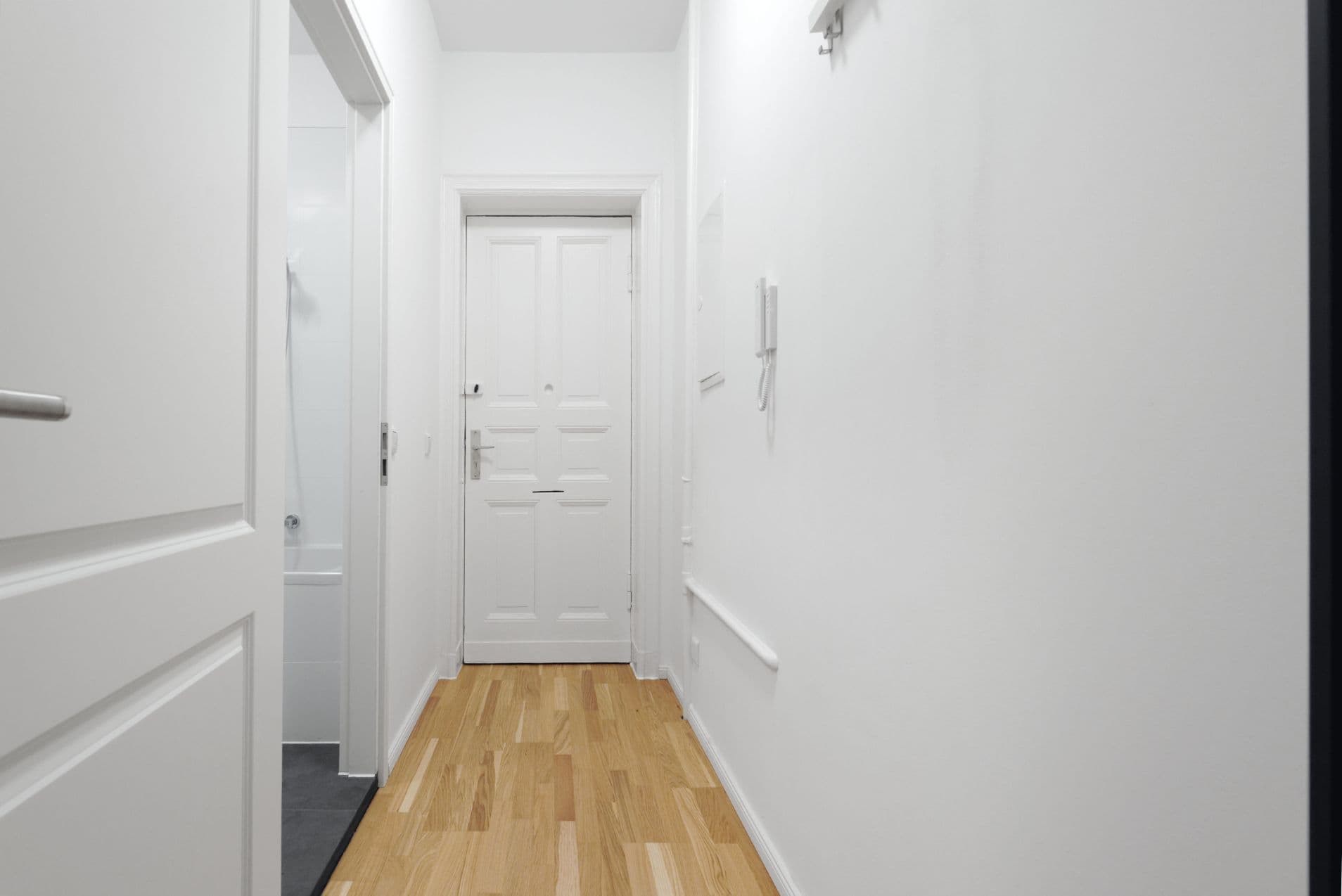 Studio Apartment with Terrace in Sprengelkiez – image 14