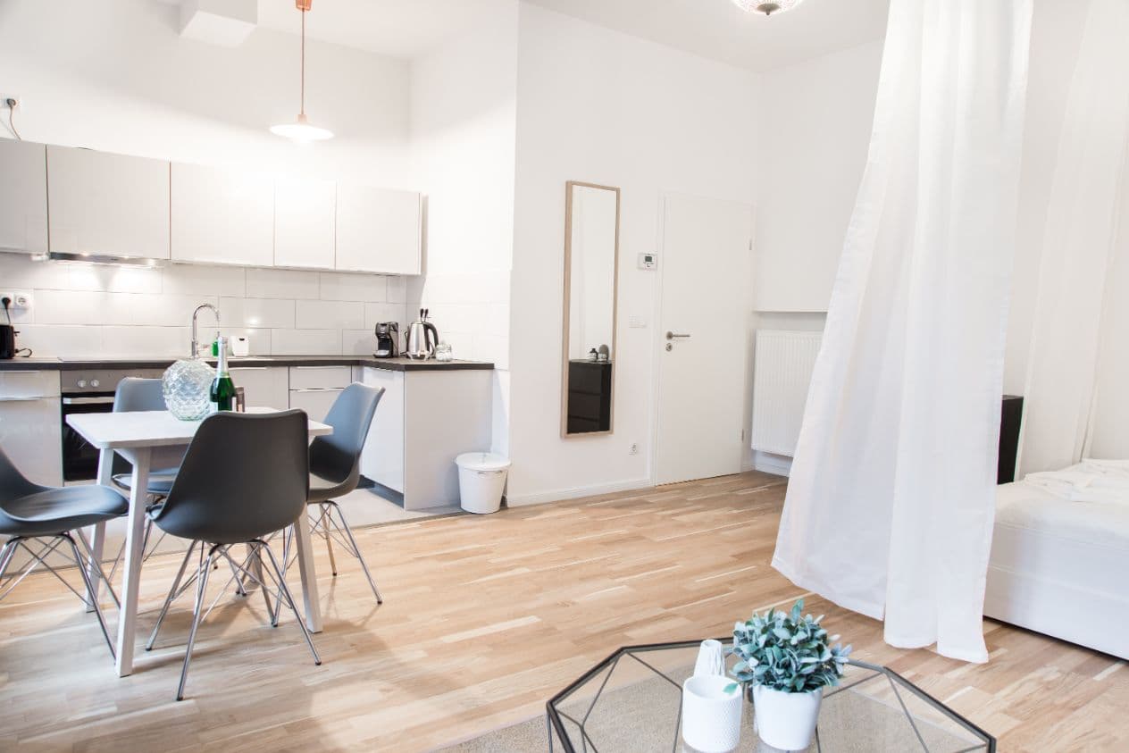 Studio Apartment with Balcony in Reuterplatz ( Neukölln) – image 7