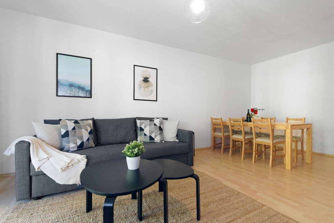 4 Rooms with Balcony near U-Residenzstr. – image 2