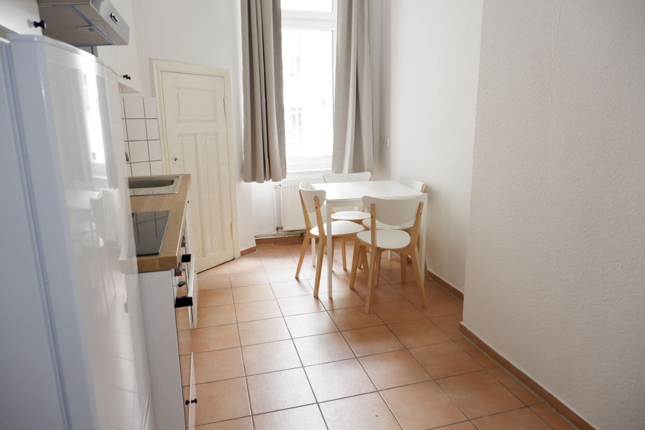 2 Rooms with Balcony in Charlottenburg – image 6