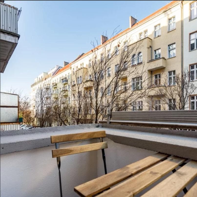 Charming Refurbished 2-Room Apartment with Balcony near Mauerpark, Prenzlauer Berg - image 10
