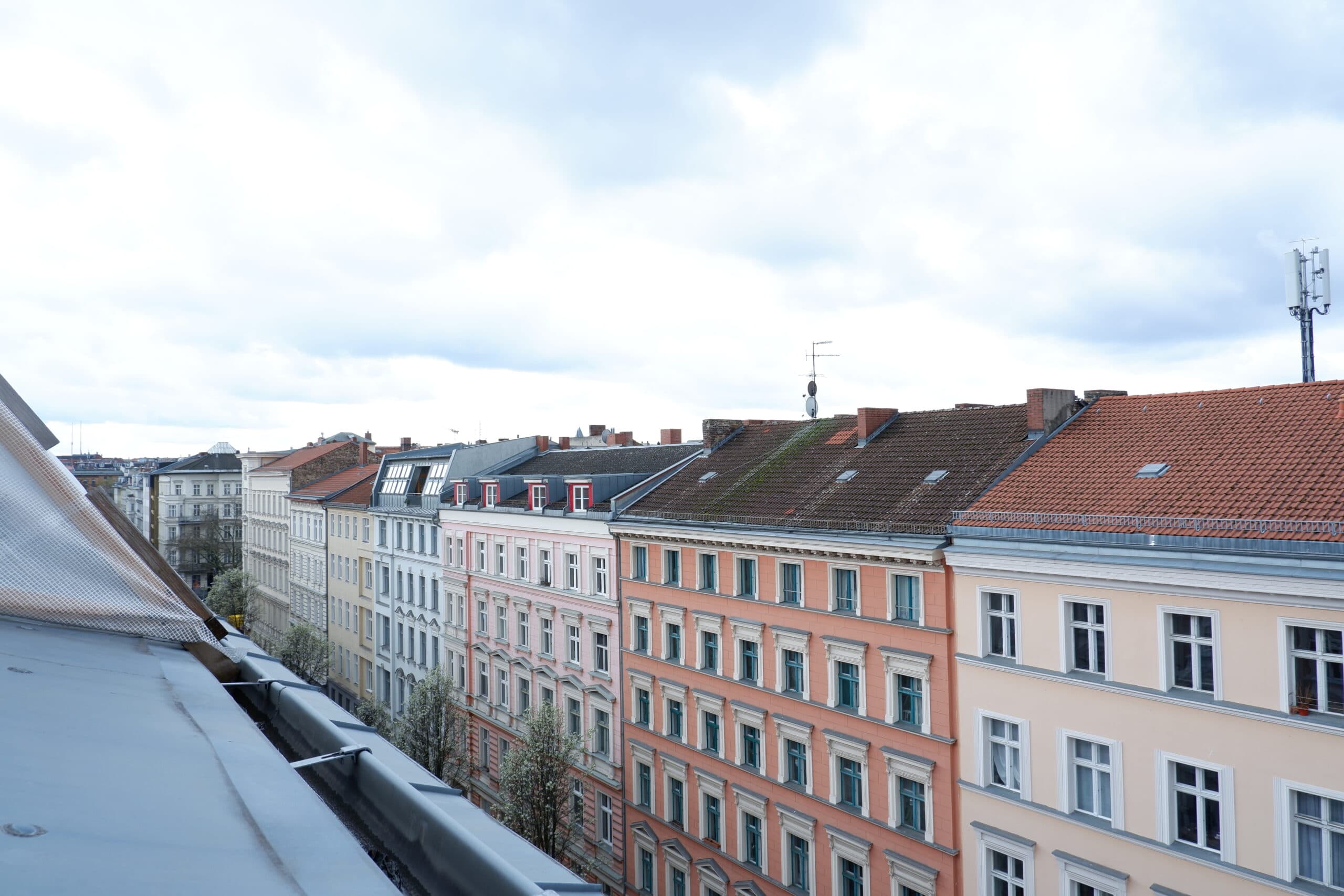 Stylish renovated one-bedroom rooftop apartment in the vibrant Kreuzberg district – image 6