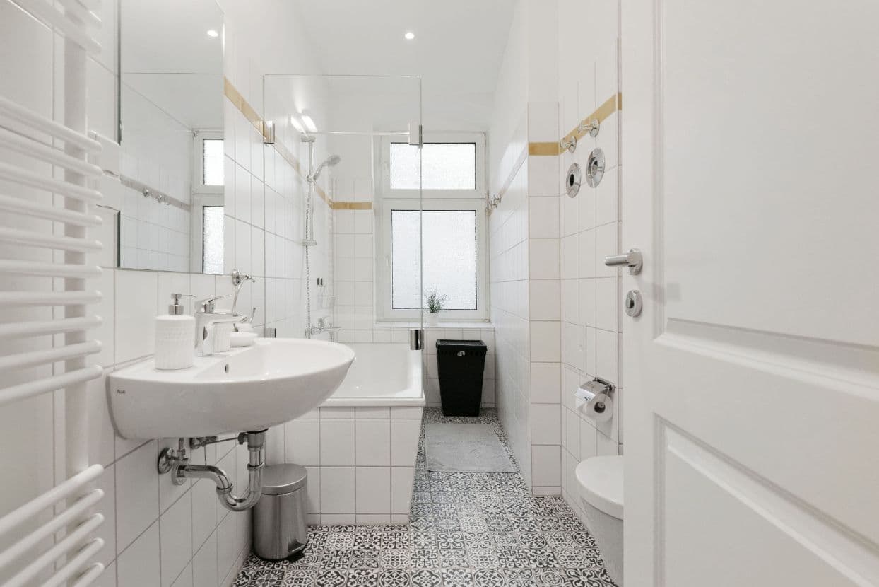 3 Rooms near Westhafen (Moabit) – image 16
