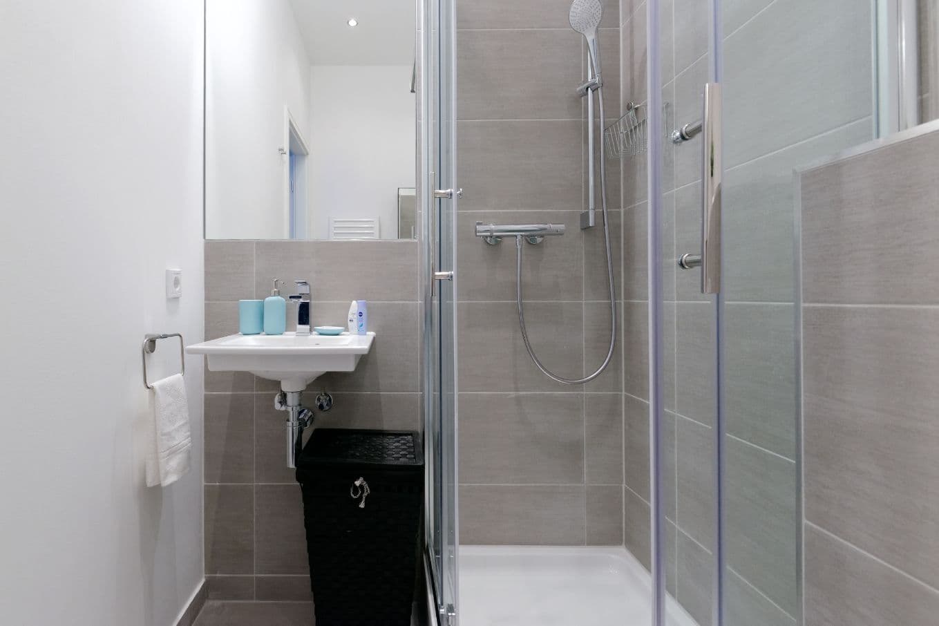2 Rooms with Balcony in Charlottenburg – image 12