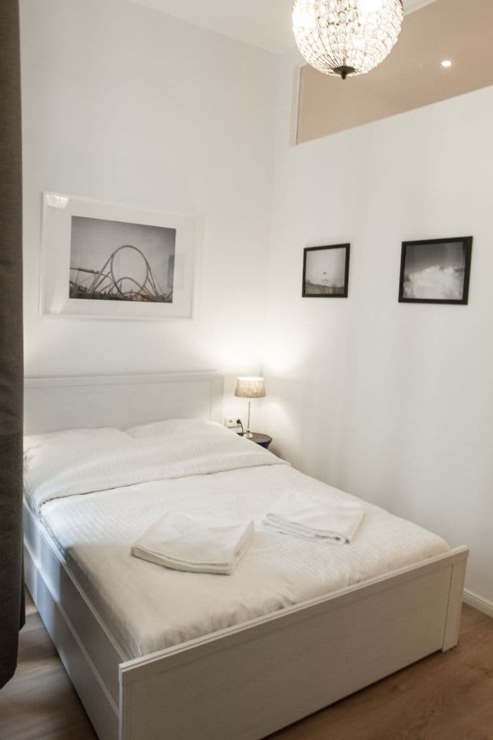 4 Rooms with Balcony near Turmstraße – image 5