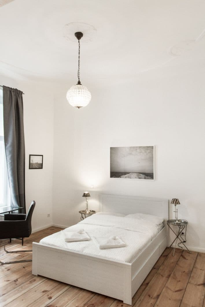 4 Rooms with Balcony near Turmstraße – image 1