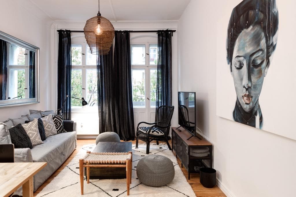 Charming Refurbished 2-Room Apartment with Balcony near Mauerpark, Prenzlauer Berg - image 5