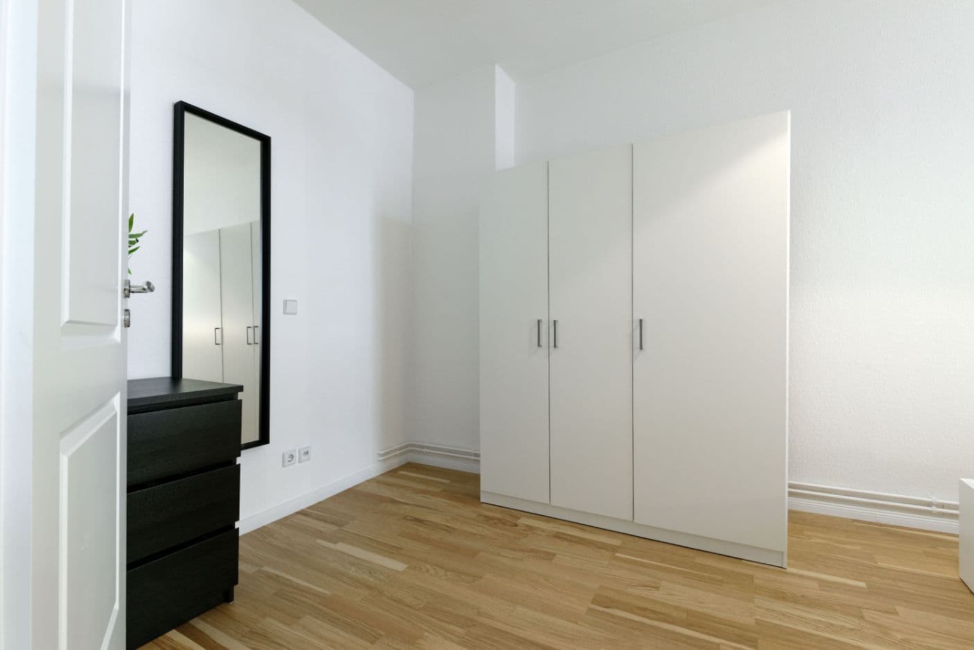 3 Rooms near Westhafen (Moabit) - image 3