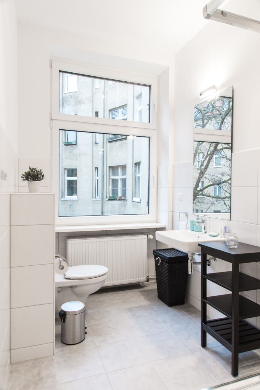 Studio Apartment with Balcony in Reuterplatz ( Neukölln) – image 9
