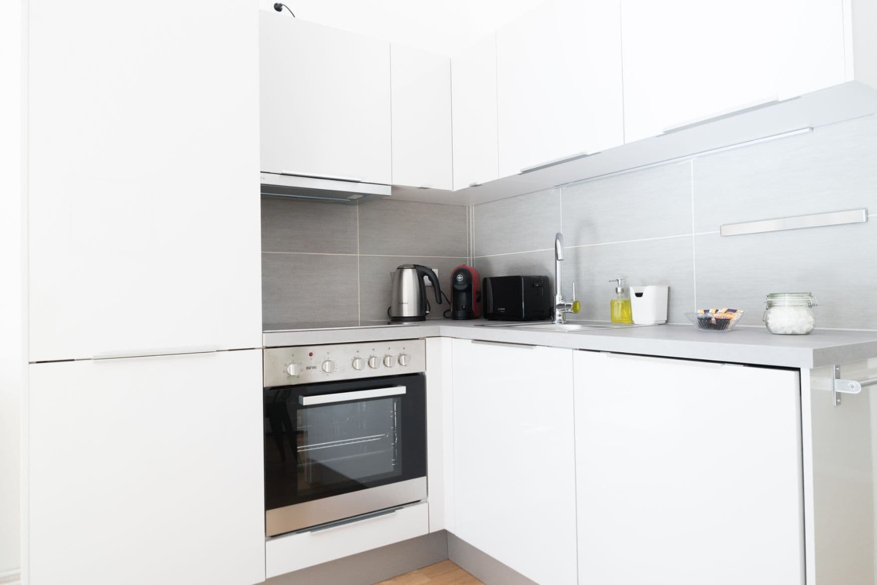 3 Rooms with Balcony in Sprengelkiez (Wedding) - image 3