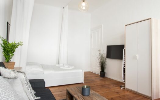 Studio Apartment with Balcony near U-Seestraße (Wedding)