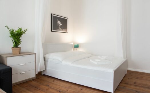 Studio Apartment with Balcony near U-Seestraße (Wedding)