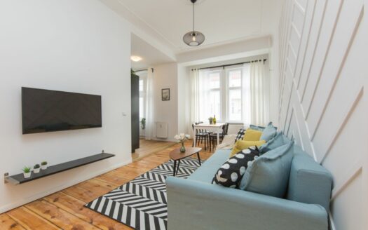 3 Rooms with Balcony near U-Rehberge (Wedding)