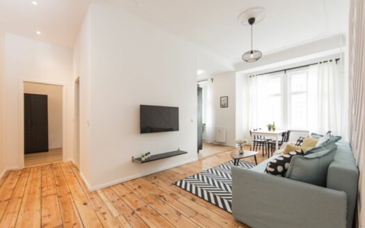 3 Rooms with Balcony near U-Rehberge (Wedding)